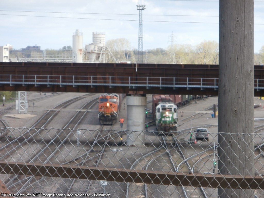 BN 1913 + BNSF 6111